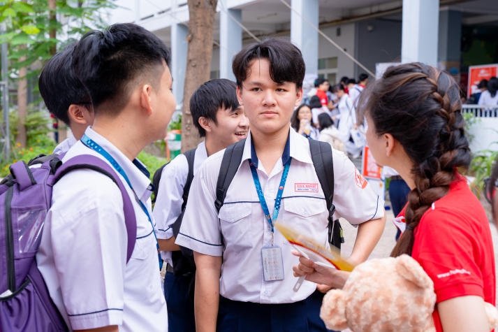 Sẵn sàng trước "giờ G", các sĩ tử 2k6 tự tin hoàn thành tốt kỳ thi tốt nghiệp THPT 61