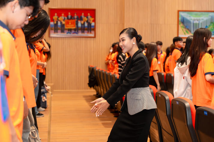 Hoàn thiện hình ảnh cá nhân, sinh viên HUTECH tự tin tỏa sáng với phong thái chuyên nghiệp 71