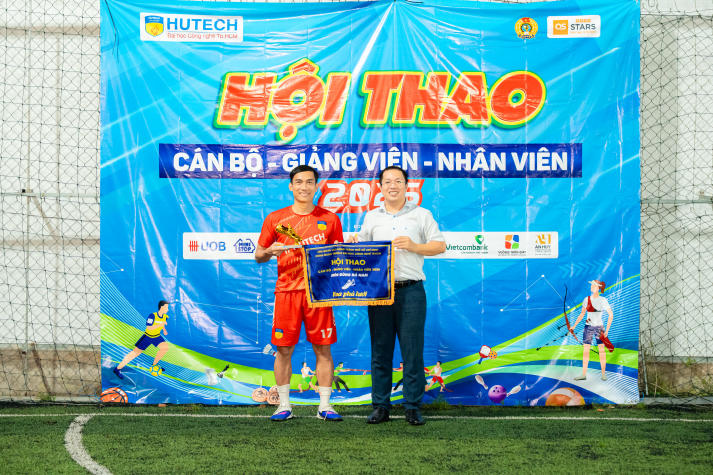 [Hội thao CB-GV-NV 2026] Tuyển sinh - Truyền thông - Marketing lên ngôi vô địch Bóng đá nam 128