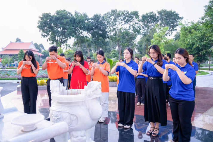 Mùa hè xanh HUTECH 2025: Bước chân tình nguyện, lan tỏa niềm tin 207