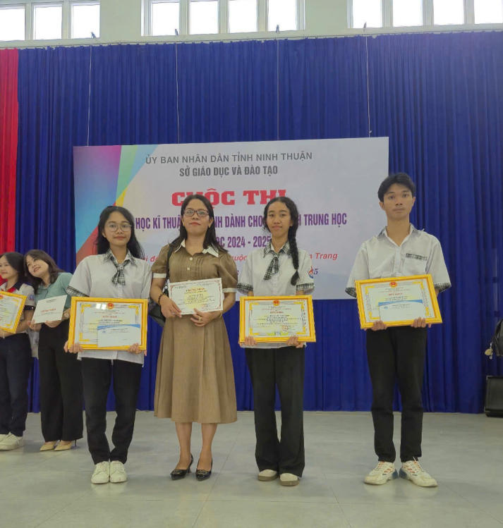 Gương mặt tân sinh viên Đạt Minh Tuấn: Từ những dòng code đầu tiên đến hành trình theo đuổi đam mê tại HUTECH 39