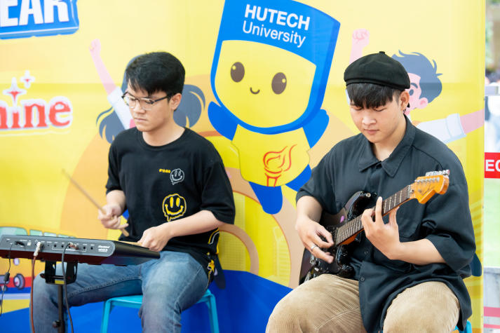 HUTECH-ers đón chờ tiết mục giao lưu nghệ thuật chào năm học mới 2025-2026 297