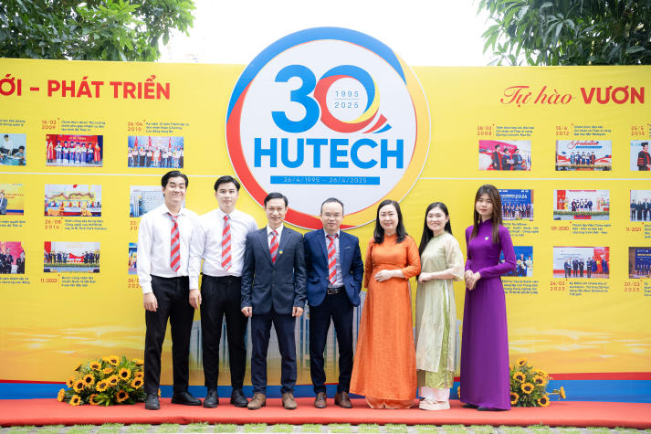 HUTECH long trọng kỷ niệm 30 năm thành lập: Một hành trình, triệu khát vọng bền vững 21