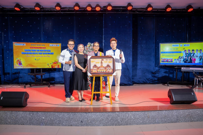 Viện Văn hóa - Nghệ thuật - Thể thao HUTECH thắp sáng tinh thần tương thân tương ái qua chương trình nghệ thuật 65