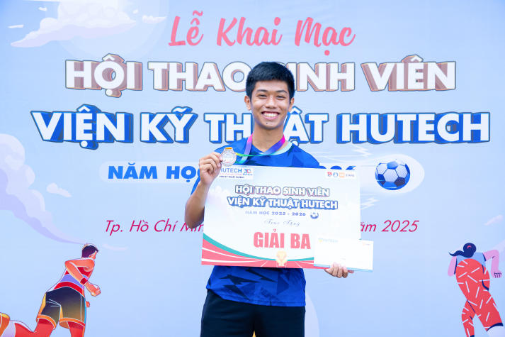 Sinh viên Viện Kỹ thuật khuấy động Hội thao 2025-2026 với tinh thần nhiệt huyết 60