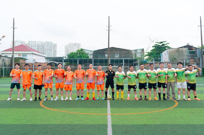 [Hội thao CB-GV-NV HUTECH 2025]: Rực lửa với những cuộc rượt đuổi tỷ số bộ môn Bóng đá nam 20