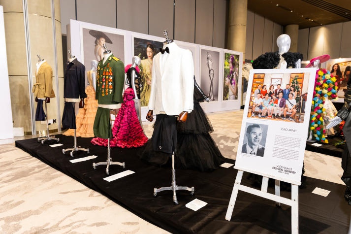 Dự triển lãm Vietnam’s Fashion Journey 2000-2023, sinh viên Thiết kế thời trang chiêm ngưỡng loạt “tạo tác” của các NTK đình đám 43