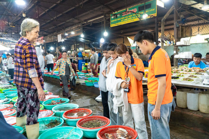Students from the Faculty of Tourism and Hospitality Management Explore Sustainable Tourism in Can Gio 35