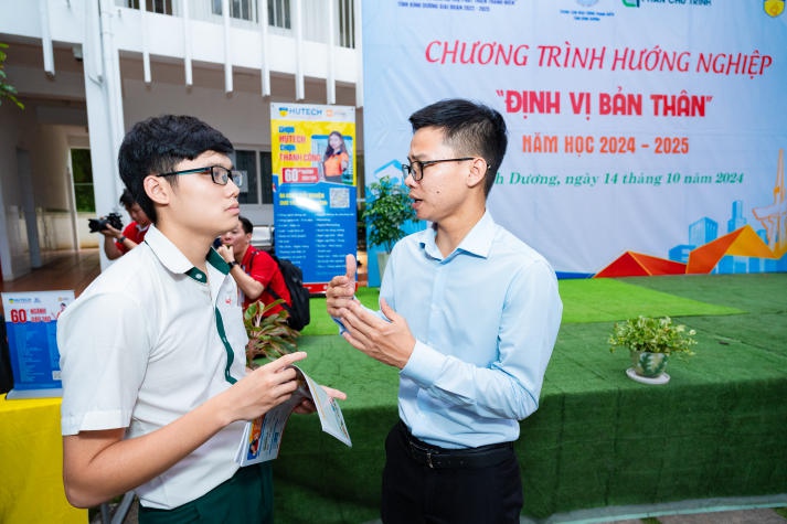 Teen Trường TH-THCS-THPT Phan Chu Trinh (Bình Dương) tự tin định vị bản thân cùng chuyên gia HUTECH 63