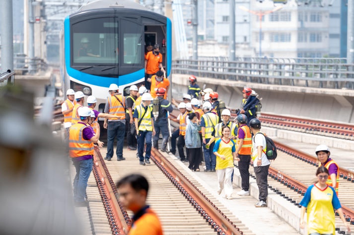 Đông đảo sinh viên HUTECH tham gia diễn tập chữa cháy tại khu vực ga Tân Cảng 64