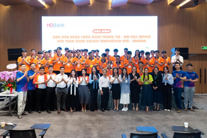 Khám phá môi trường làm việc tại Galaxy Innovation Hub - HDBank cùng sinh viên Khoa học máy tính HUTECH 112