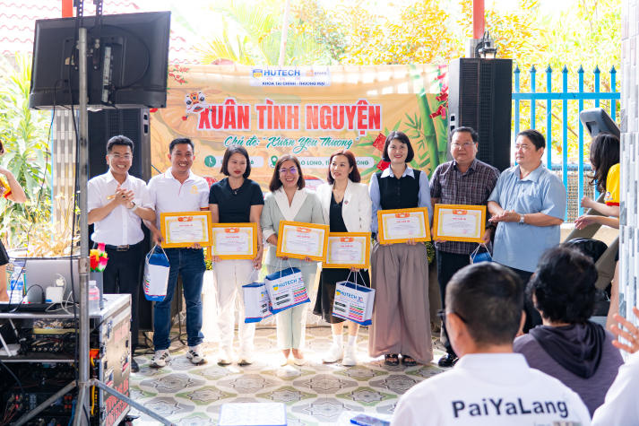 Khi mùa xuân được tạo nên từ ý thức sẻ chia của Khoa Tài chính - Thương mại HUTECH 66