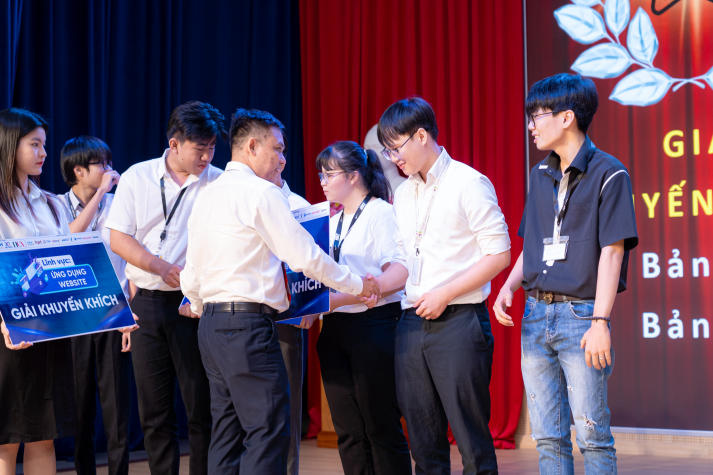 Sinh viên HUTECH ghi dấu ấn với loạt sản phẩm từ các sân chơi kỹ thuật - công nghệ 146