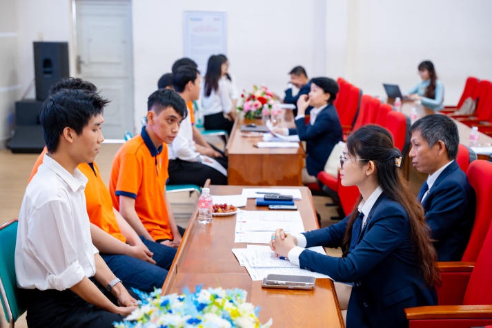 [Video] Sinh viên Khoa Tài chính - Thương mại tự tin phỏng vấn và nắm bắt cơ hội trở thành thực tập sinh tại Sacombank 30