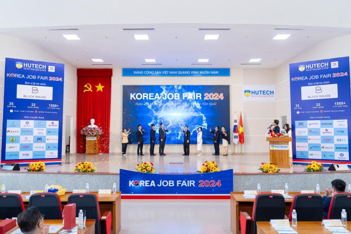 [Video] “Choáng ngợp” trước hơn 1.500 cơ hội việc làm cho sinh viên HUTECH tại “KOREA JOB FAIR 2024” 154