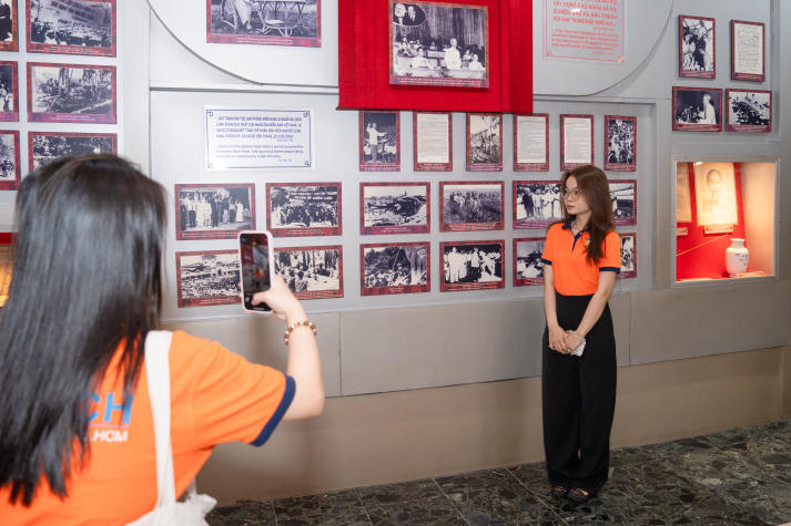 [Ảnh] Về nguồn tại Bến Nhà Rồng: Hành trình ý nghĩa của sinh viên Khoa Tài chính - Thương mại 157