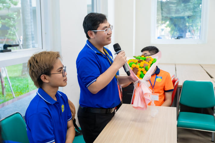 Biến đất sét thành đóa hoa biết nói, sinh viên Khoa Thú y - Chăn nuôi trao yêu thương đến phái nữ 63