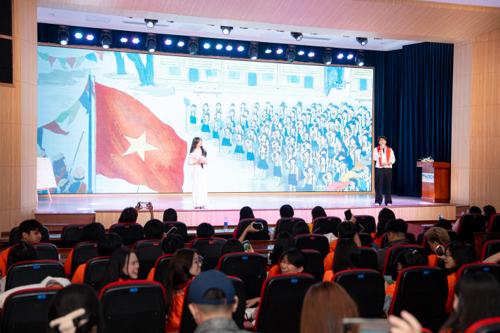 Khoa Khoa học Xã hội và Quan hệ Công chúng thắp lửa đam mê, chào đón thế hệ tân sinh viên năng động và sáng tạo 66