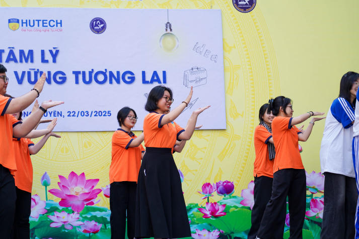 Sinh viên ngành Tâm lý học kết nối hơn 2.000 học sinh An Giang qua hành trình “Hiểu tâm lý - Vững tương lai” 137