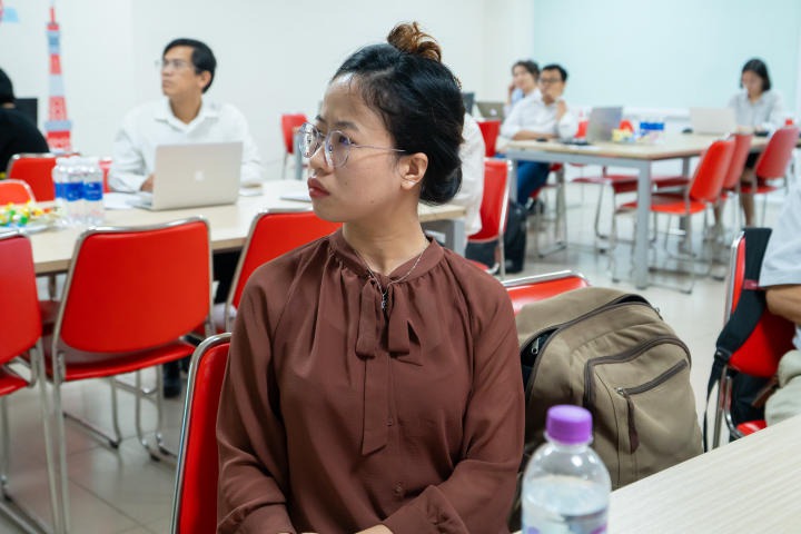 Viện Công nghệ Việt - Nhật tổ chức tập huấn “Tư duy thiết kế dự án” cho đông đảo CB-GV-NV Trường 40