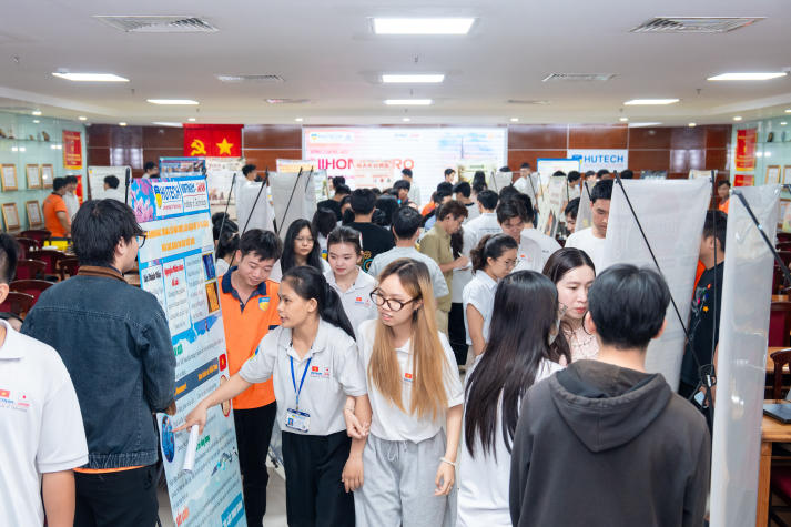 Sinh viên VJIT giải mã sắc màu văn hóa Nhật Bản qua ngôn ngữ poster 24