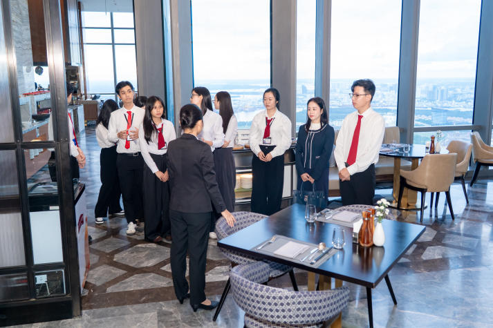 Khám phá dấu ấn dịch vụ tại Autograph Collection, sinh viên HUTECH chuẩn bị hành trang nghề khách sạn 97
