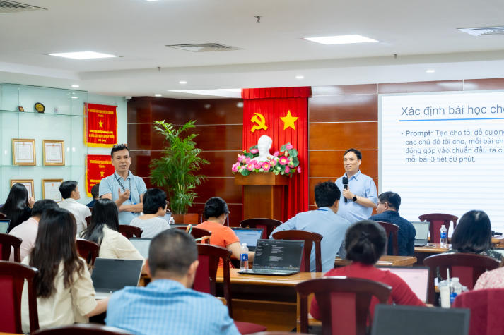 Bồi dưỡng kỹ năng sử dụng AI trong giảng dạy - bước tiến chuyển đổi số tại HUTECH 38