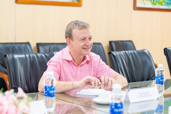 HUTECH works with Honorary Vice Consul of Spain to expand international academic development 23