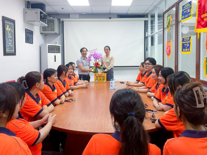 Sinh viên ngành Công nghệ dệt, may “chạm tay" vào thực tế tại Công ty TNHH PPJ Wiser 4