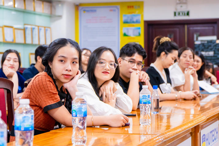 HUTECH-ers ngành Tâm lý học khám phá mối liên hệ giữa tâm lý học và truyền thông hiện đại 21