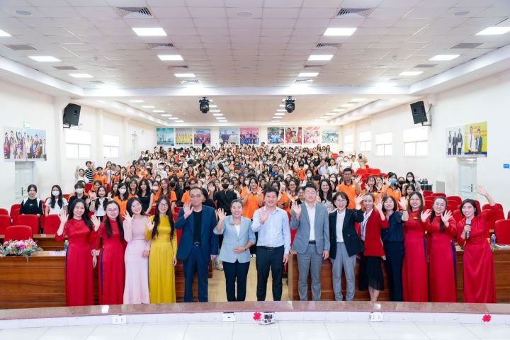 Khoa Hàn Quốc học HUTECH chào đón tân sinh viên bước vào hành trình mới 130