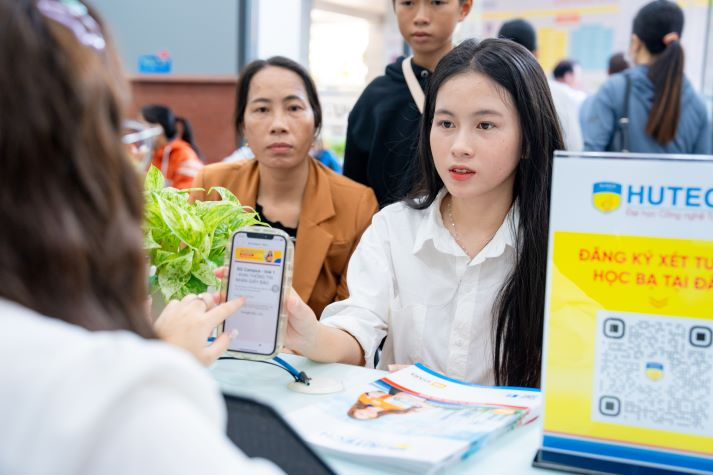 Tân sinh viên Quản trị kinh doanh và Marketing HUTECH được chủ động chọn cơ sở học tập từ khóa 2026 4