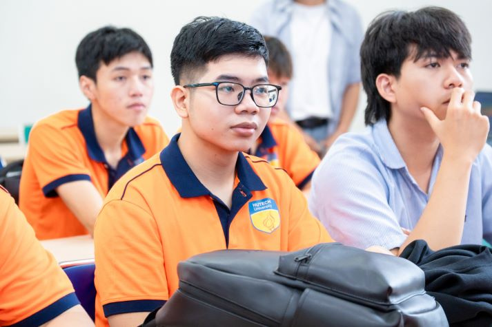 [Ảnh] HUTECH Innovatalk 2026: Sinh viên giải bài toán nông nghiệp đa giá trị từ thực tiễn xã Bình Mỹ (TP.HCM) 76