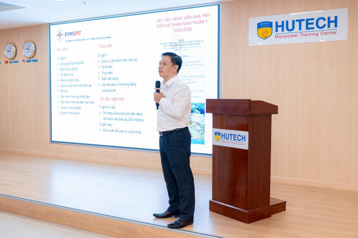 [Video] Sinh viên Viện Kỹ thuật đón đầu công nghệ trạm sạc xe điện và lưu trữ năng lượng BESS 48