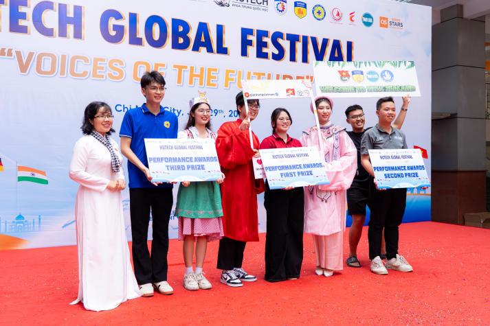 [Video] Sinh viên HUTECH “chạm” vào đa sắc văn hóa tại HUTECH Global Festival 2025 339