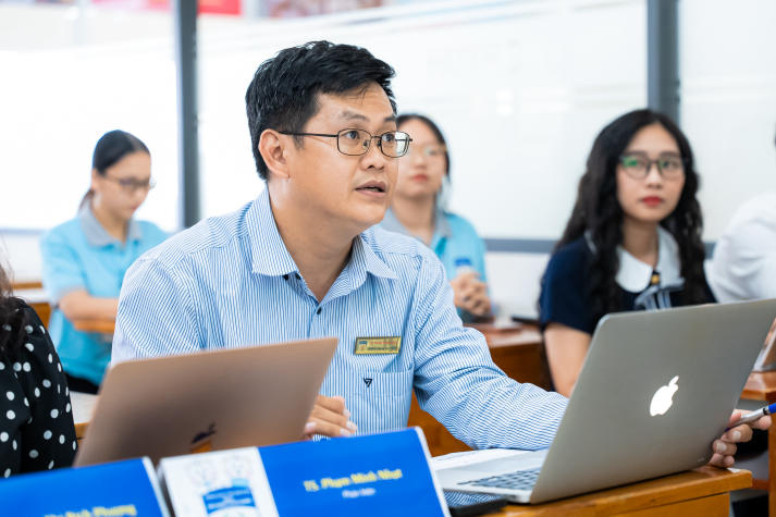 Chung kết Thiết kế Poster NULAB mùa 2: Khoa học trẻ, tư duy lớn và trái tim vì cộng đồng 99