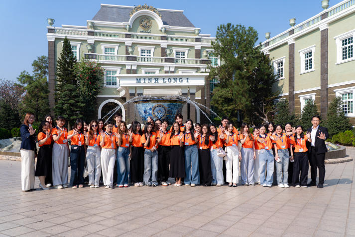 Học kể câu chuyện thương hiệu từ di sản: Sinh viên HUTECH trải nghiệm thực tế tại Gốm sứ Minh Long 36