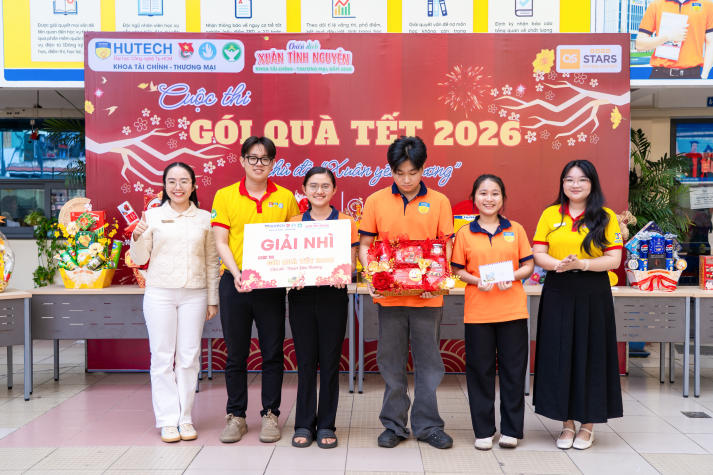 [Ảnh] Tuổi trẻ Khoa Tài chính - Thương mại gói trọn yêu thương trong những phần quà Tết 68