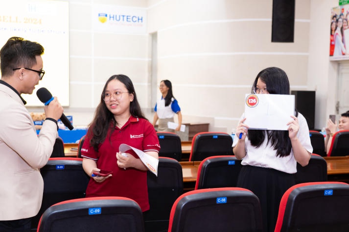 Nhiều khoảnh khắc hào hứng, gay cấn và đầy tiếng cười với I-HUTECH Golden Bell 2024 33