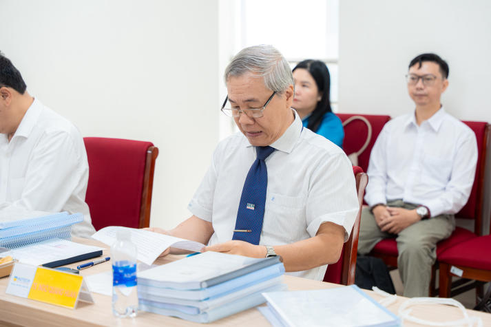 Bức tranh nghiên cứu thực tiễn về quản trị, dịch vụ và thị trường qua buổi bảo vệ luận văn/đề án Thạc sĩ Quản trị kinh doanh 33