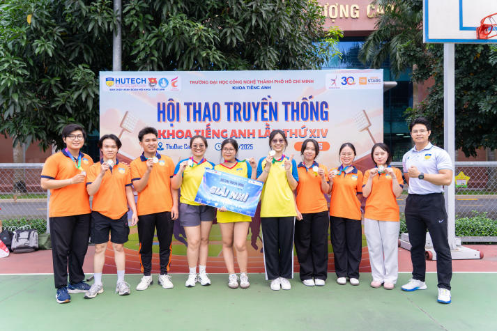 Sinh viên Khoa Tiếng Anh nhiệt huyết nhập cuộc Hội thao truyền thống lần thứ XIV 64