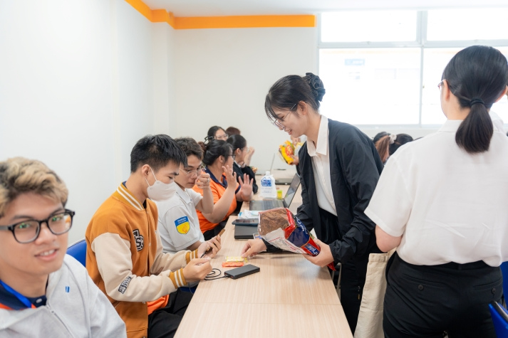 VJIT students explore Japanese culture and technology with Yuwa Co., Ltd. delegation 99