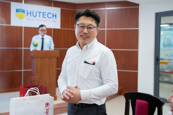 HUTECH signed MOU with CTCVAC Company (Korea) 21