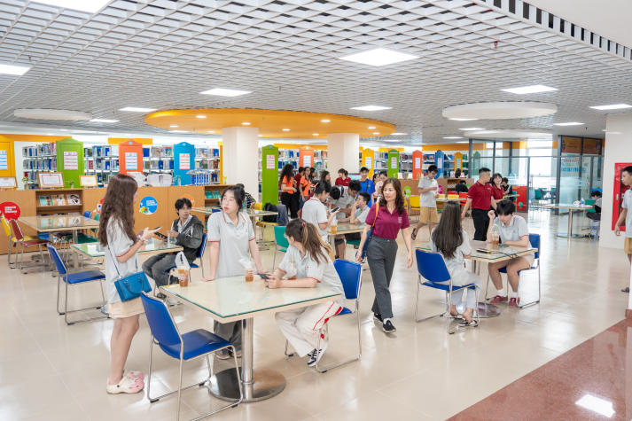 Học sinh Einstein School Vũng Tàu hào hứng trải nghiệm môi trường học tập hiện đại tại HUTECH 38