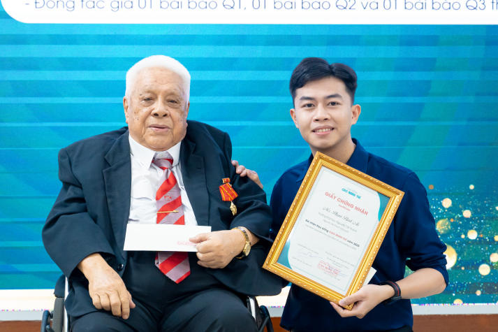 Học bổng Cao Minh Thì 2025 vinh danh 24 cá nhân tiêu biểu trong học tập và nghiên cứu 328
