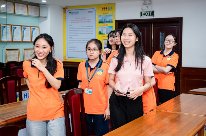 Sinh viên Khoa Marketing - Kinh doanh quốc tế tự tin hơn qua hoạt động trải nghiệm 30