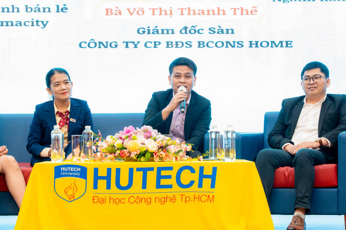 Sinh viên Khoa Quản trị kinh doanh “giải mã” thị trường lao động cùng các chuyên gia hàng đầu 43