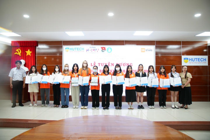 Khoa Hàn Quốc học tuyên dương hơn 130 sinh viên có thành tích xuất sắc trong học tập và rèn luyện HKI năm học 2022 - 2023 78