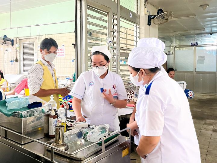 Sinh viên ngành Điều dưỡng HUTECH hoàn thành thực tập tại Khoa Ngoại Gan Mật Tụy Bệnh viện Chợ Rẫy 36