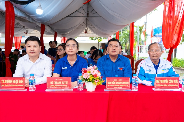 Mùa hè xanh HUTECH 2025: Bước chân tình nguyện, lan tỏa niềm tin 137